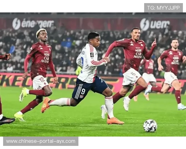 恩德里克助攻克鲁伊维特，里昂客场2-0领先