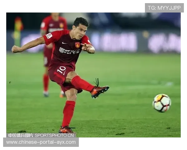 前蓝鹰中场埃尔纳内斯现身科维尔恰诺,开启欧足联A级教练课程 前蓝鹰中场埃尔纳内斯现身科维尔恰诺,开启欧足联A级教练课程